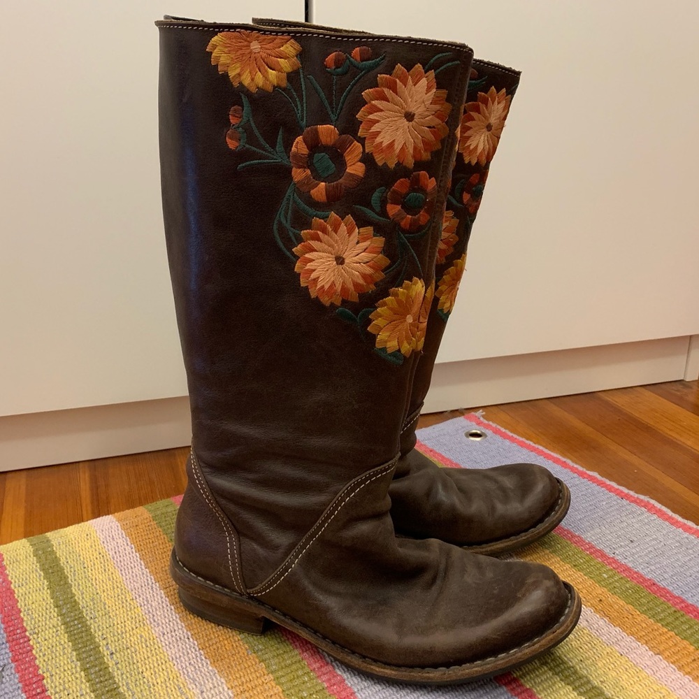 Sonja Vellere Embroidered Floral Leather Boots